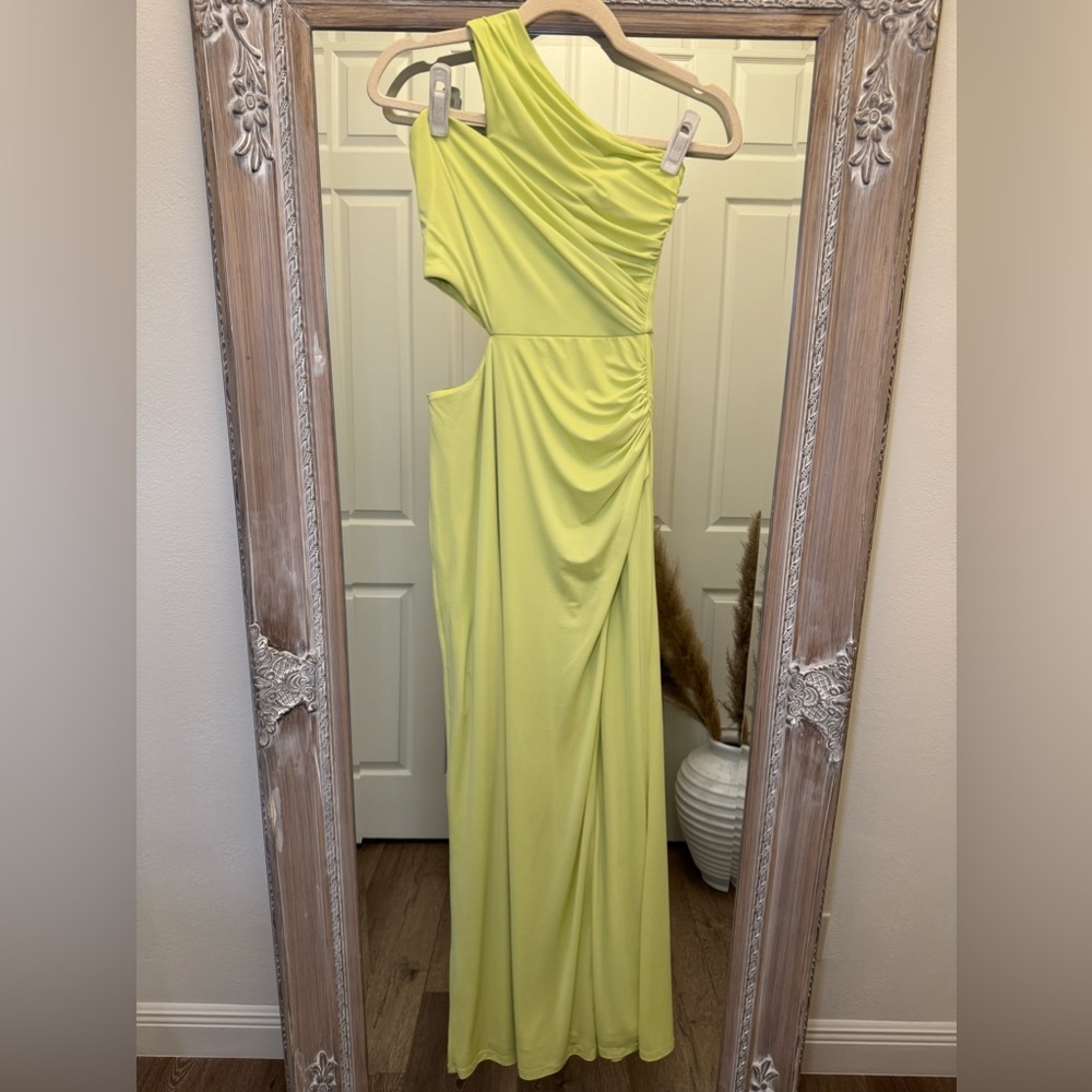 BCBG MaxAzria One Shoulder Cut Out Gown
Lime Sherbet XS